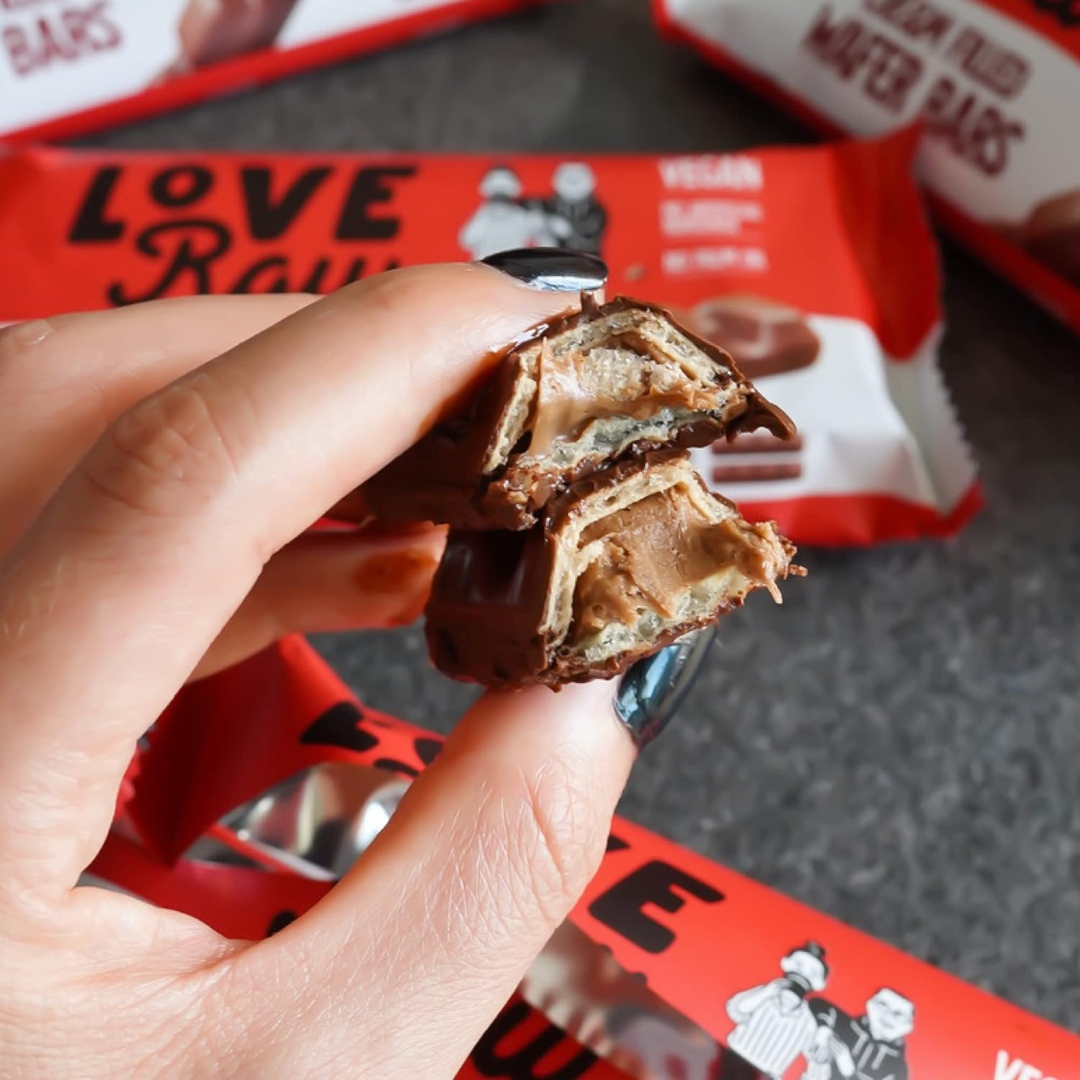 LoveRaw Vegan Cre&m Filled Wafer Bar 12x43g M:lk Choc